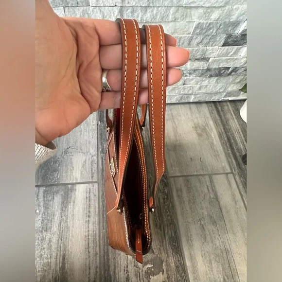 Dooney & Bourke Croco Lexington Shopper Classic Neutral Handbag - Picture 11 of 15